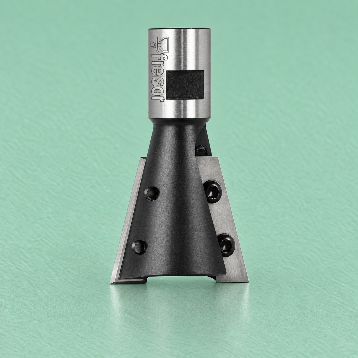 Profile dovetail cutter with replaceable cutting knives