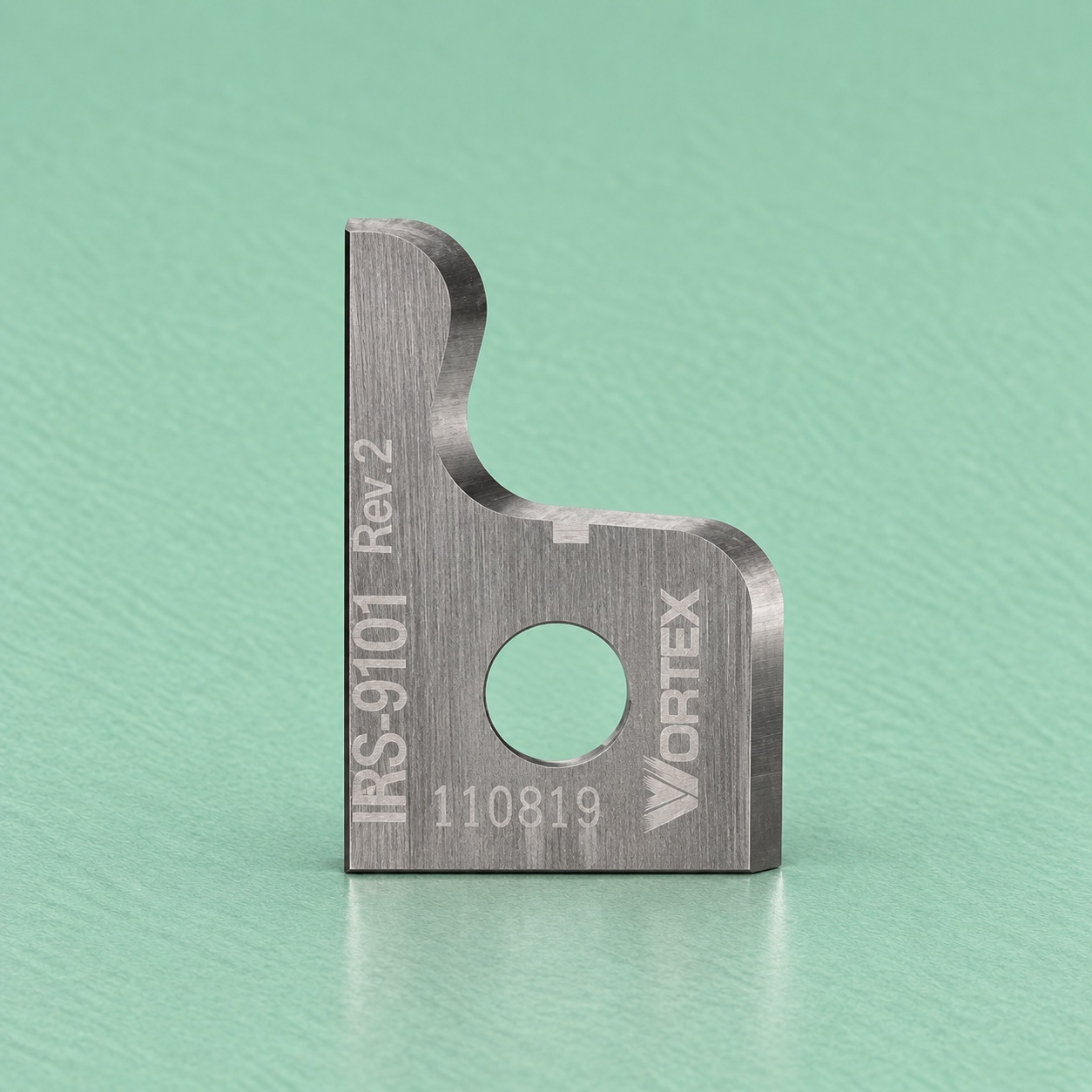 Dovetail insert knife with profiled cutting edge